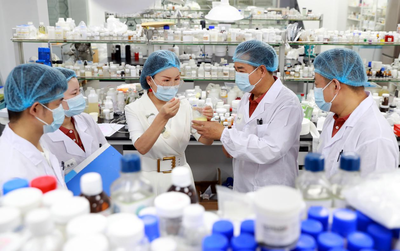 科技赋能东方智慧，熊教授灵芝首乌养发乌发精华系列闪耀羊城